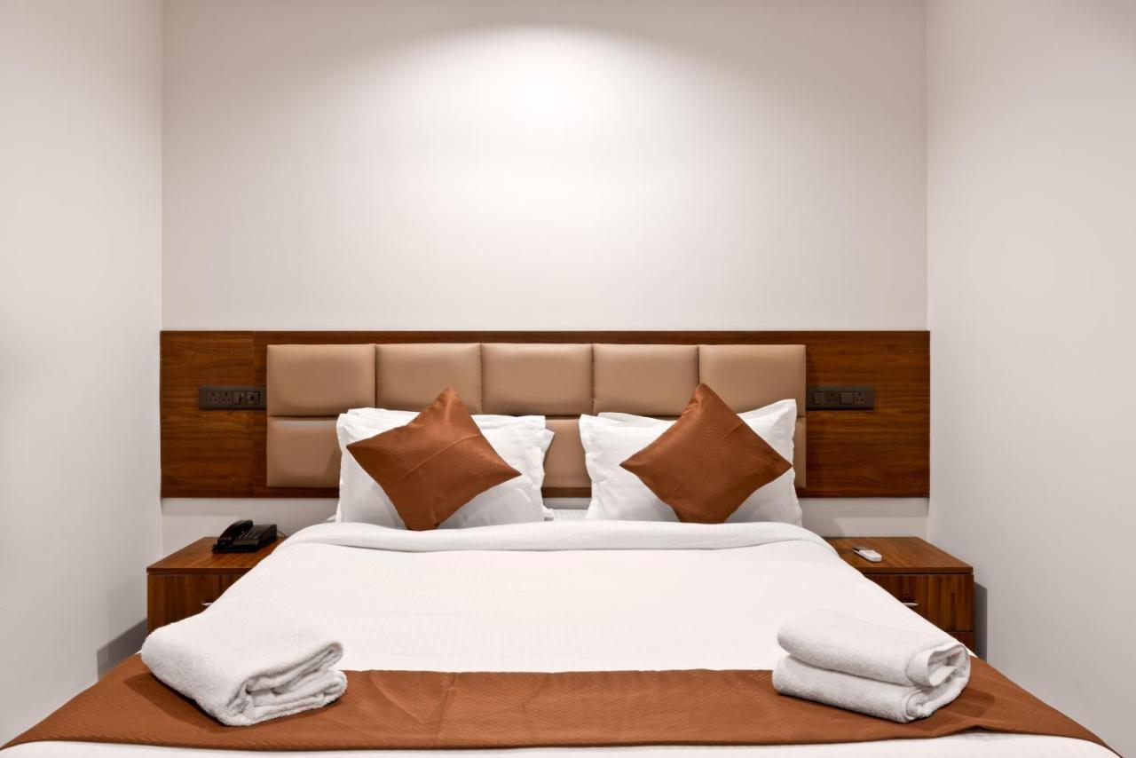 The Elite Hotel Hyderabad Exterior foto