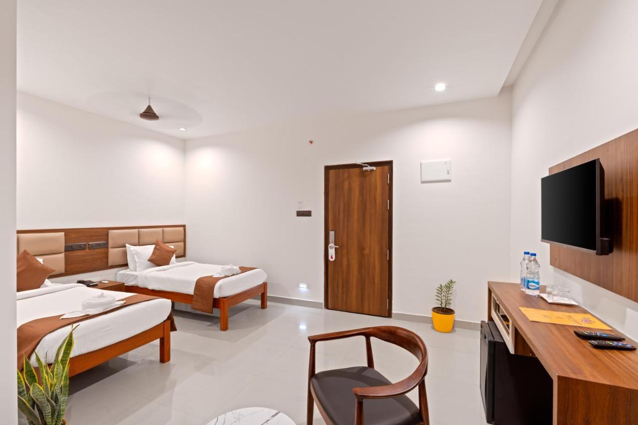 The Elite Hotel Hyderabad Exterior foto