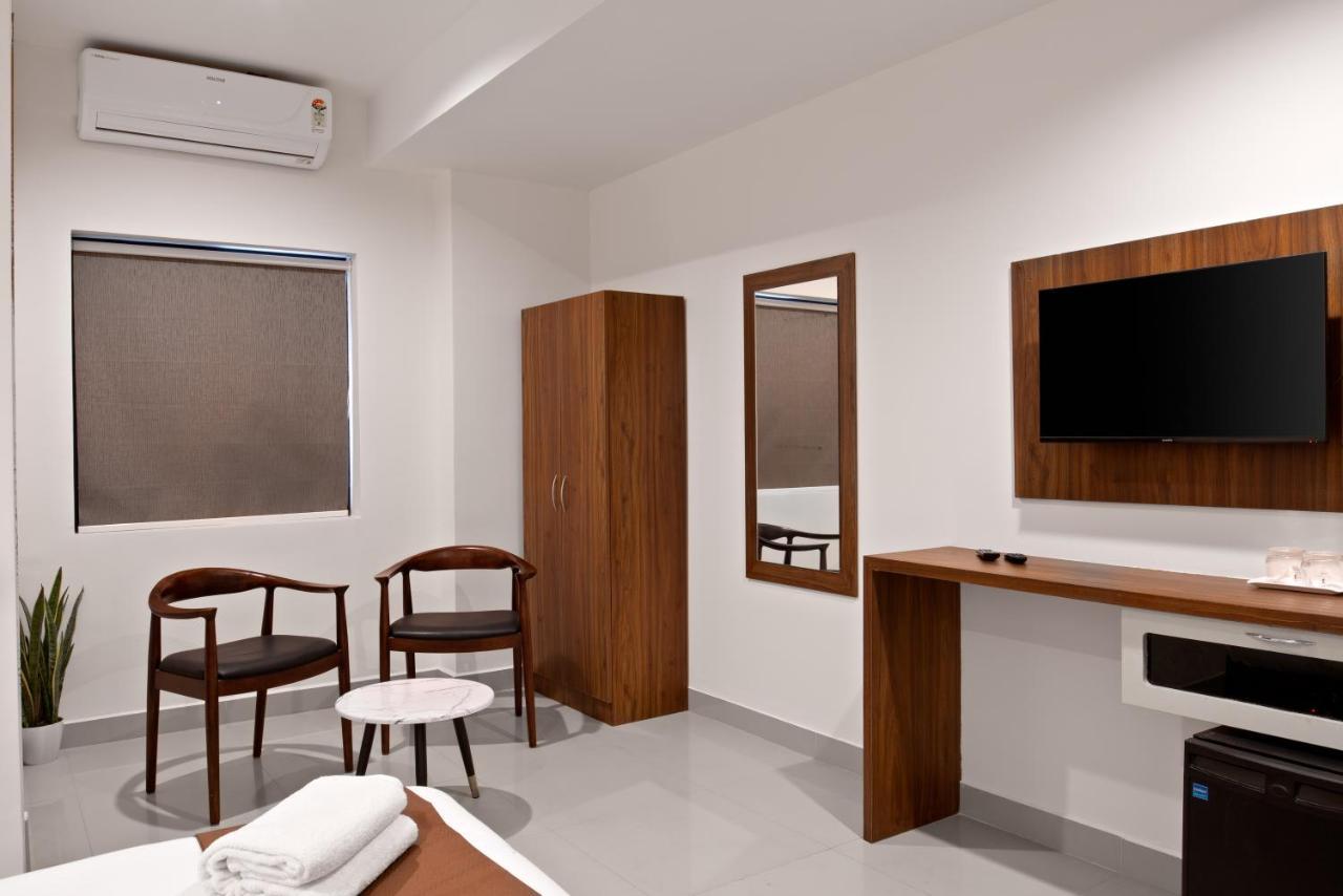 The Elite Hotel Hyderabad Exterior foto